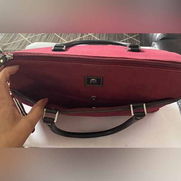 Etienne Aigner Red Tote Bag with Structured Design and Gold Hardware - Picture 14 of 16